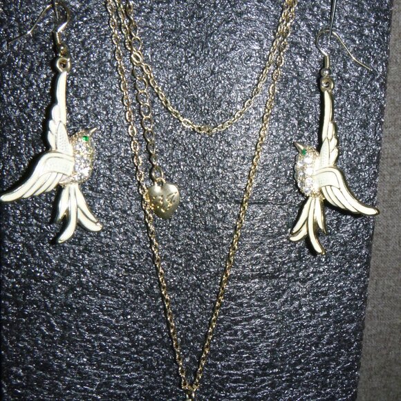 Betsey Johnson Necklace and earrings set - Picture 2 of 4